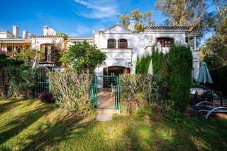 Casa adosada en venta en El Padrón - El Velerín - Voladilla en Estepona