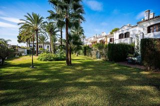 Casa adosada en venta en El Padrón - El Velerín - Voladilla en Estepona