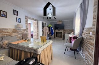 Casa adosada en venta en Gibraleón