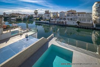Casa adosada en venta en Empuriabrava en Castelló d´Empúries
