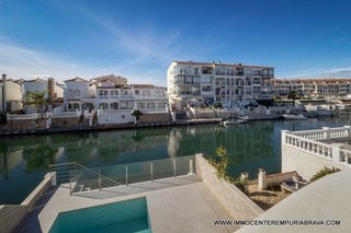 Casa adosada en venta en Empuriabrava en Castelló d´Empúries