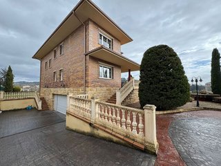 Chalet en venta en Estella/Lizarra