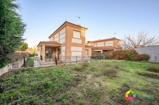 Chalet en venta en Olías del Rey