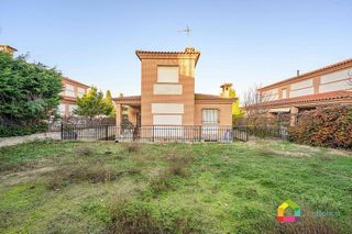 Chalet en venta en Olías del Rey
