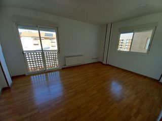 Piso en venta en Linares