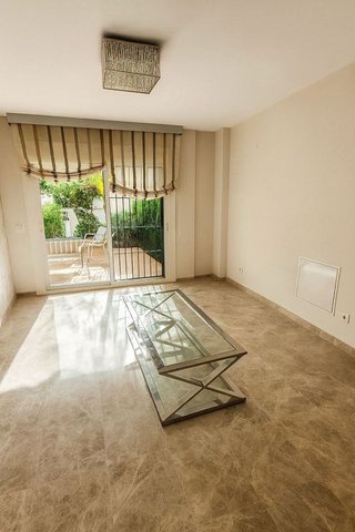 Piso en venta en Los Naranjos - Las Brisas en Marbella