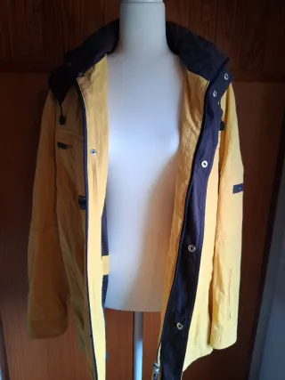 Chaqueta cortavientos hombre amarilla