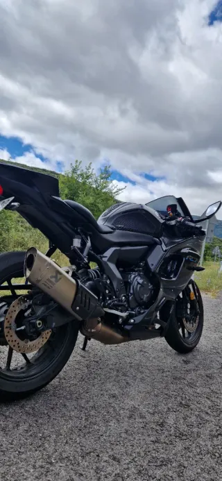 Yamaha R7 A2 Negra