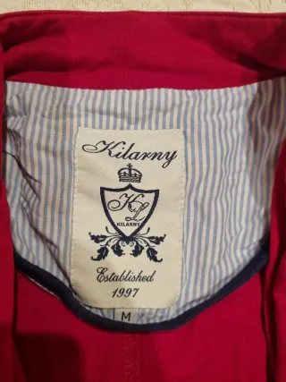 Chaqueta roja estilo militar