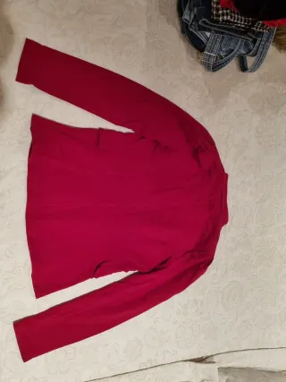 Chaqueta roja estilo militar