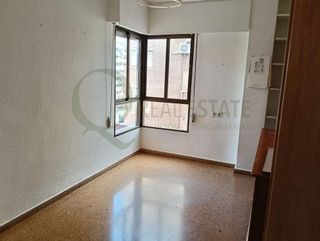 Piso en venta en Ensanche - Diputación en Alicante