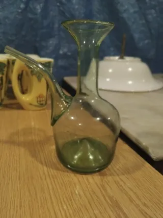 Porrón de vidrio verde antiguo