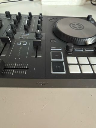 Controladora DJ Traktor S2 MK3 con software