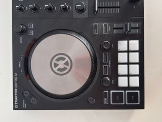 Controladora DJ Traktor S2 MK3 con software