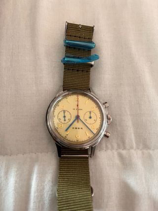 Reloj Red Star Dorado y Verde Militar