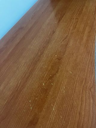 Escritorio madera con cajones azules