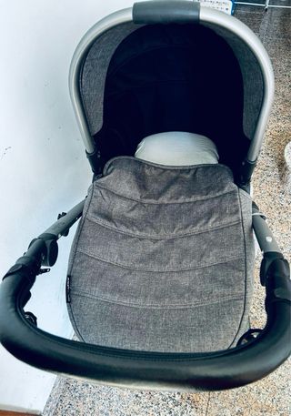 Carro de bebé con capazo y silla de paseo