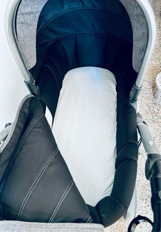 Carro de bebé con capazo y silla de paseo