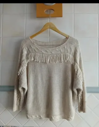 Jersey beige con flecos