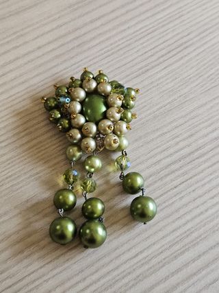 Broche colgante perlas verdes y cristal vintage