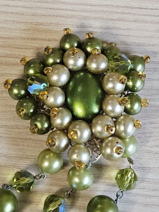 Broche colgante perlas verdes y cristal vintage