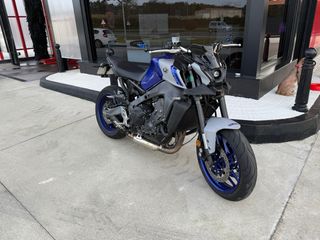 Yamaha MT-09 Azul y Blanco