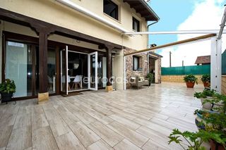 Casa adosada en venta en Entrambasaguas