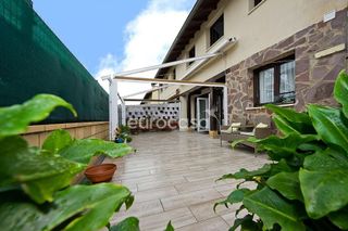 Casa adosada en venta en Entrambasaguas
