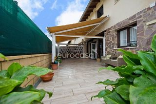 Casa adosada en venta en Entrambasaguas