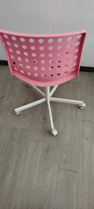 Silla rosa para escritorio