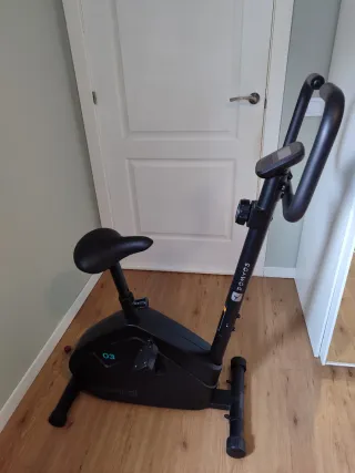 Bicicleta estática económica y ligera