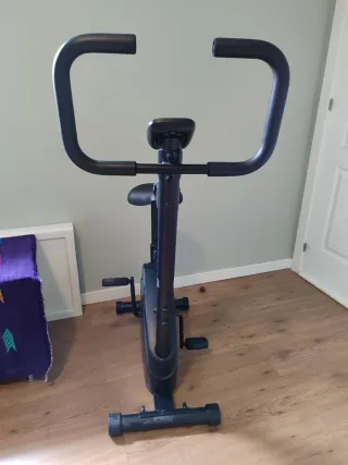 Bicicleta estática económica y ligera