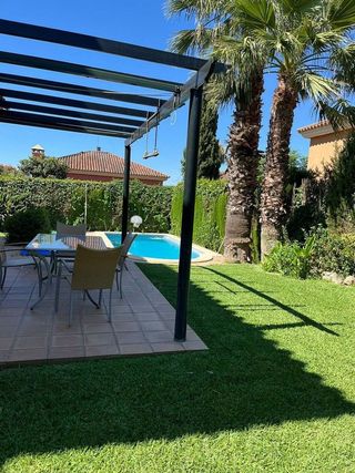 Chalet en venta en Gelves