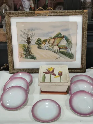 Conjunto antiguo de platos y cuadro