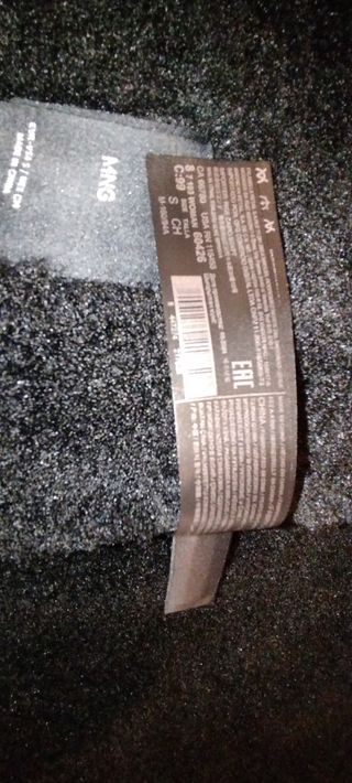 Cazadora negra Mango efecto piel