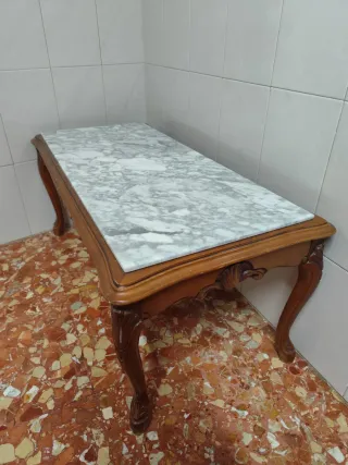 Preciosa mesa con piedra de mármol nueva