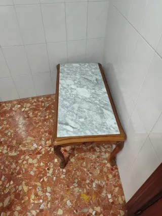 Preciosa mesa con piedra de mármol nueva