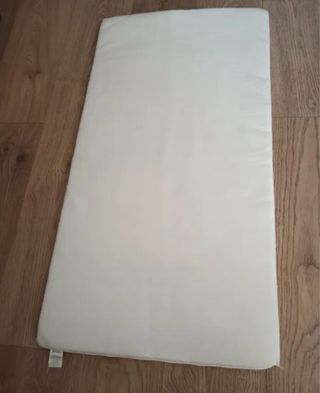 Cuna de viaje BBY gris y amarilla