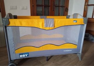 Cuna de viaje BBY gris y amarilla