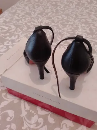 Zapatos Sacha London Tacón Joyas Negro/Plata