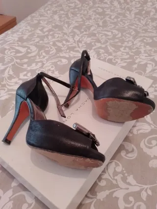 Zapatos Sacha London Tacón Joyas Negro/Plata