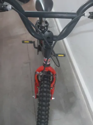 Bicicleta Infantil Roja y negra 18 pulgadas