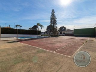 Chalet en venta en Peña de las Águilas en Elche