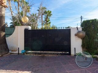 Chalet en venta en Peña de las Águilas en Elche