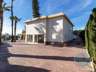 Chalet en venta en Peña de las Águilas en Elche