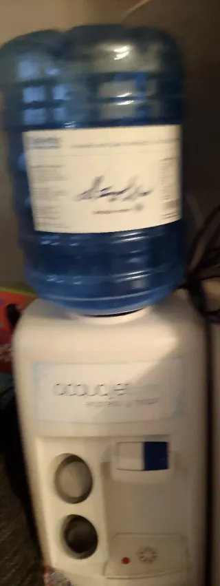 Fuente de agua fría y caliente