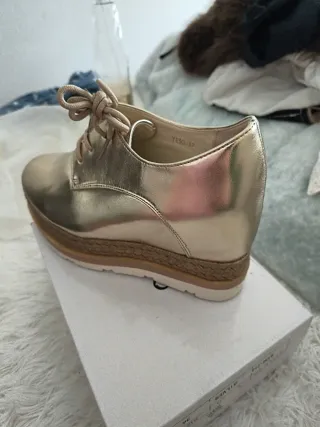 Zapatos dorados talla 37