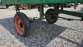 Remolque Agria verde y naranja