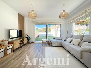 Casa adosada en venta en Palau-solità i Plegamans