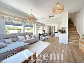 Casa adosada en venta en Palau-solità i Plegamans